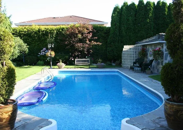 The Stone Hedge Bed And Breakfast