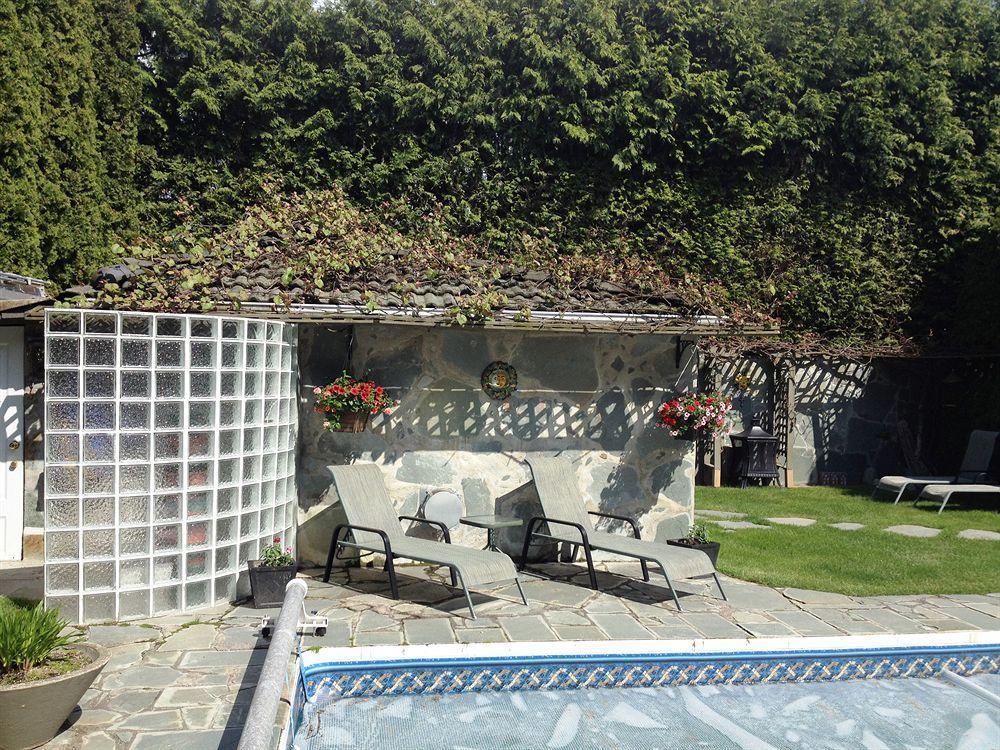 The Stone Hedge 3* Richmond