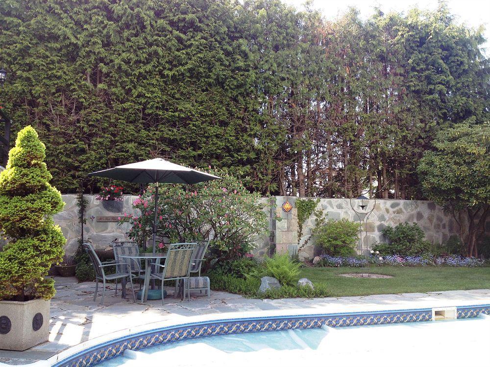The Stone Hedge 3*