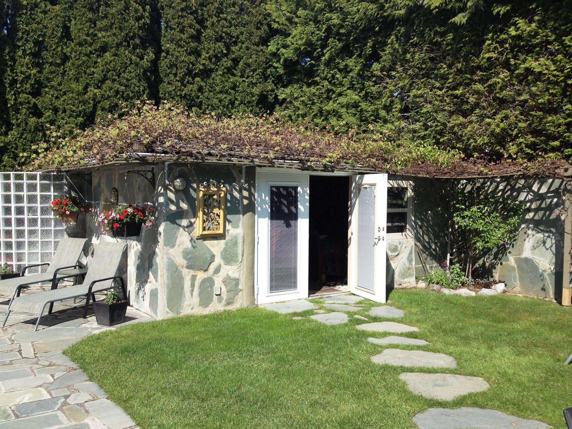 The Stone Hedge Bed & Breakfast Richmond